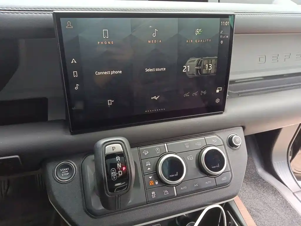 Land Rover Defender — миниатюра 6