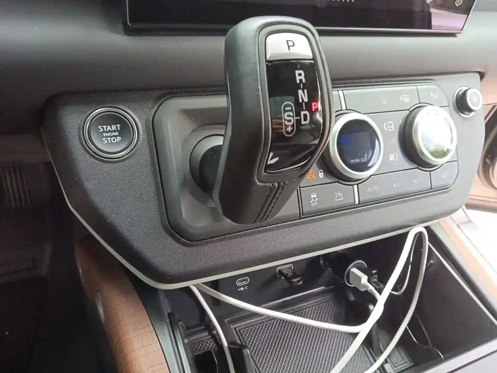 Land Rover Defender — миниатюра 7