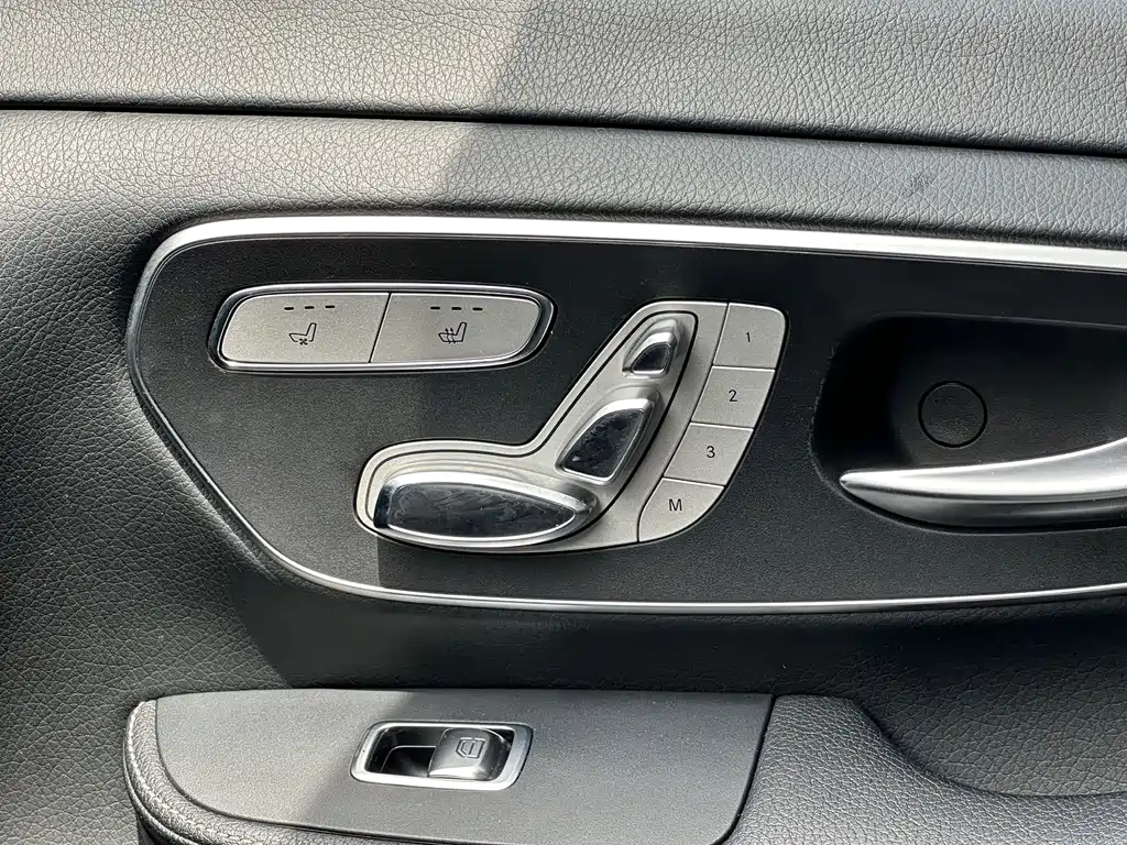 Mercedes-Benz V-Class — миниатюра 17