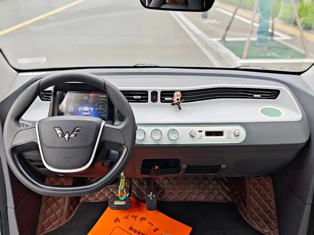 Wuling MINIEV — миниатюра 6