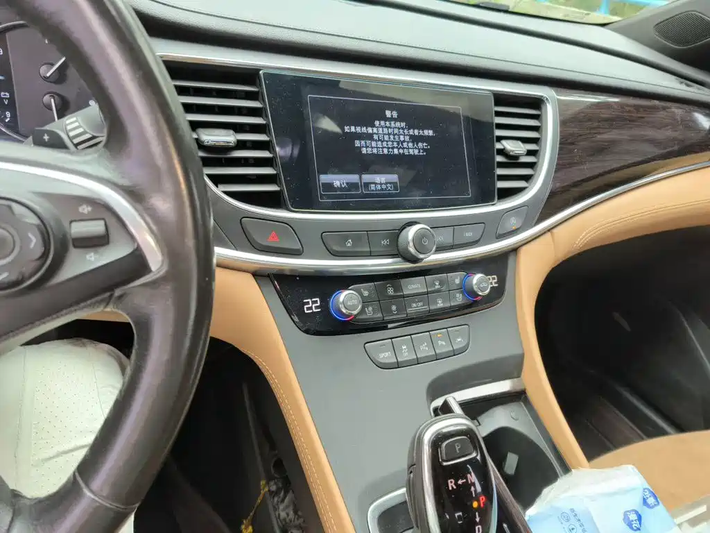 Buick LaCrosse — миниатюра 10