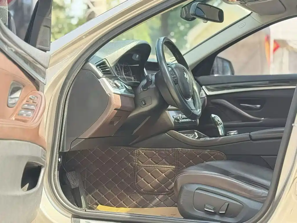 BMW 5 Series — миниатюра 4