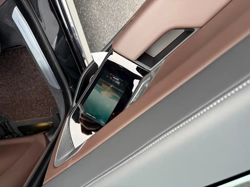 BMW 7 Series — миниатюра 15