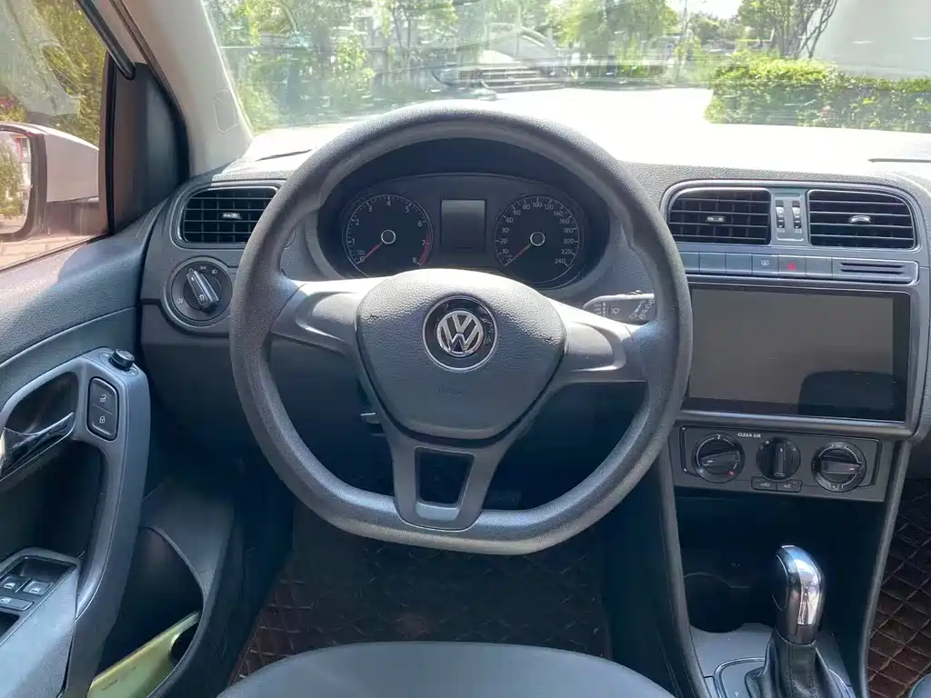 Volkswagen Polo — миниатюра 5