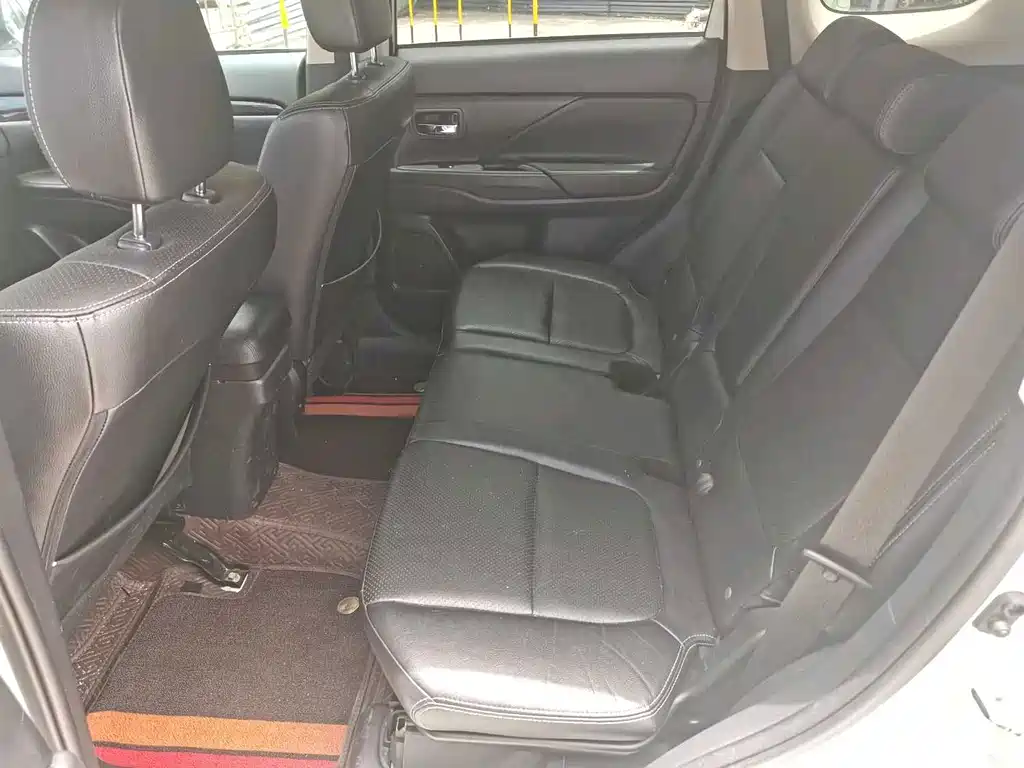Mitsubishi Outlander — миниатюра 6