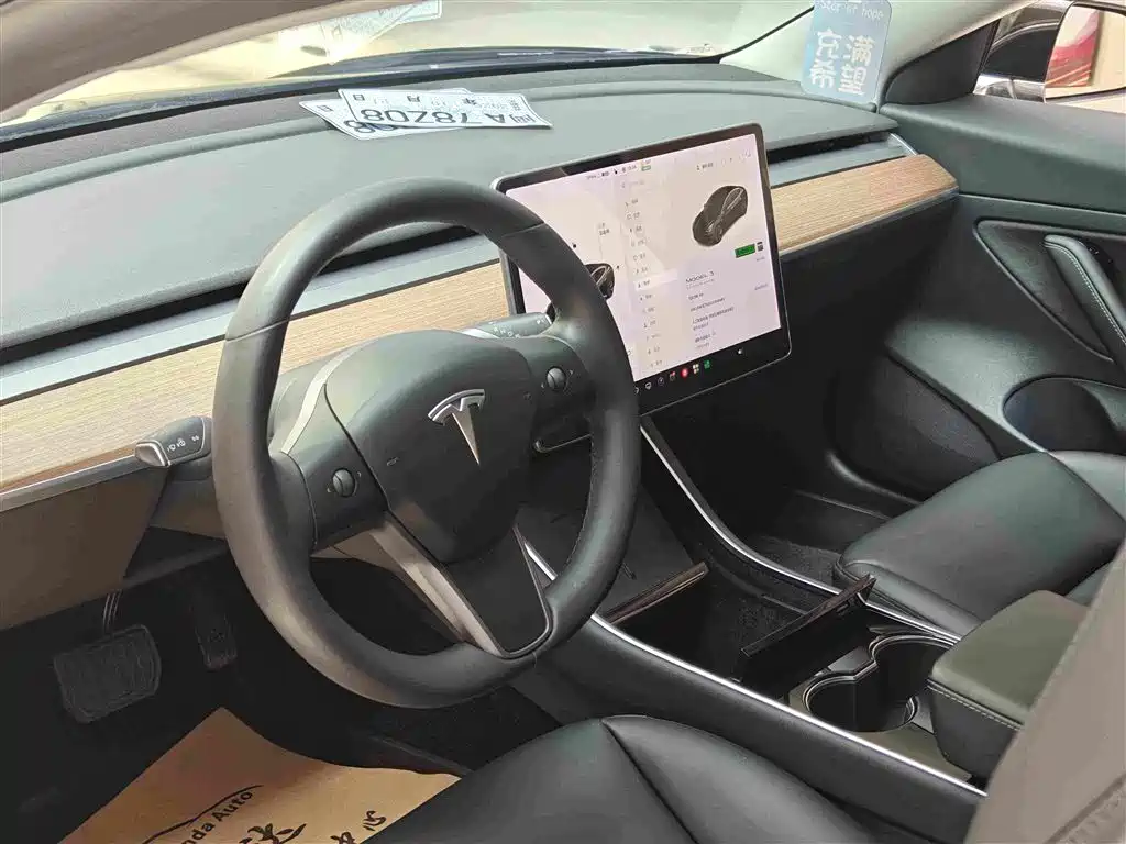 Tesla Model 3 — миниатюра 17