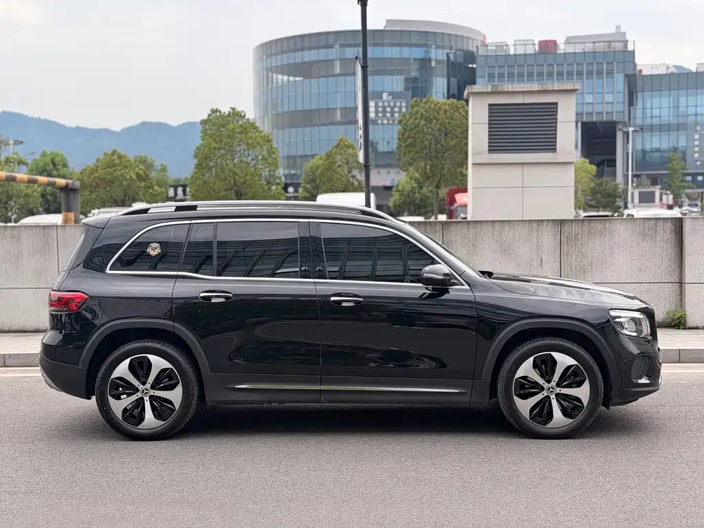 Mercedes-Benz GLB — миниатюра 4