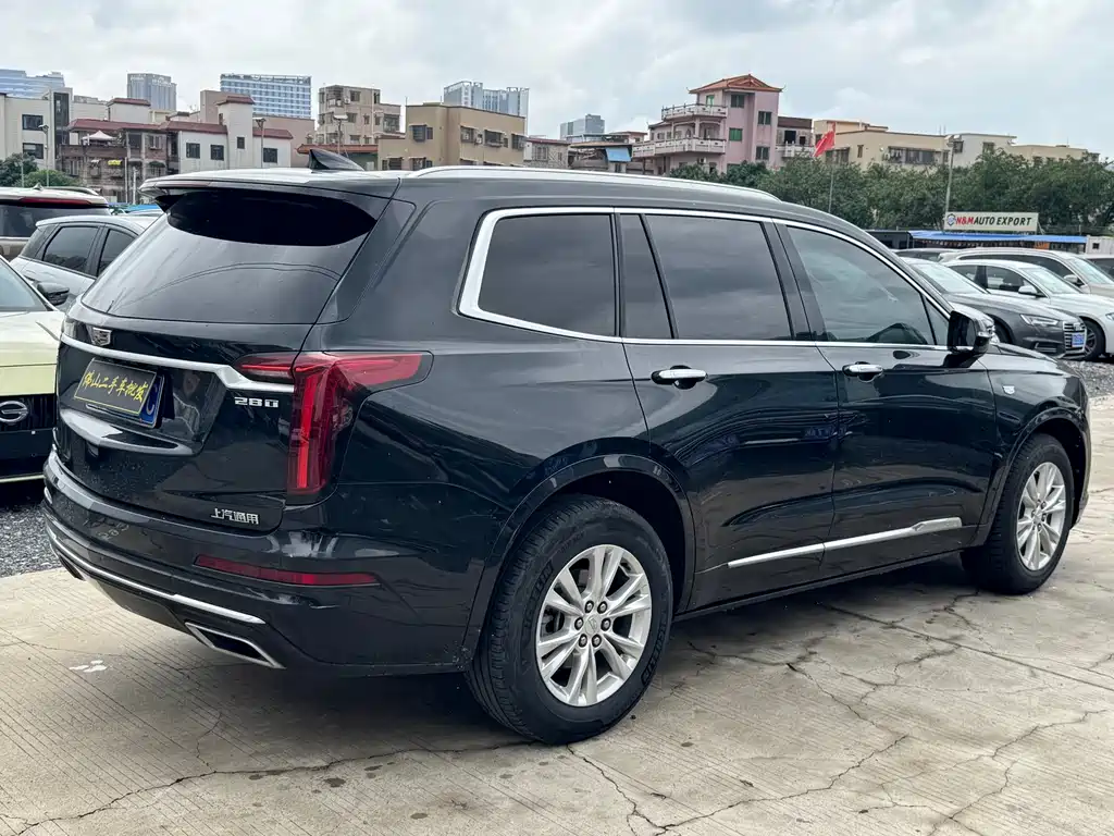Cadillac XT6 2021 28T мест