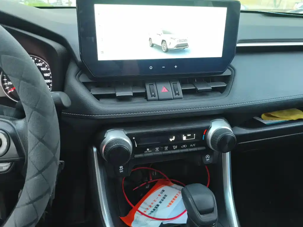 Toyota RAV4 — миниатюра 15