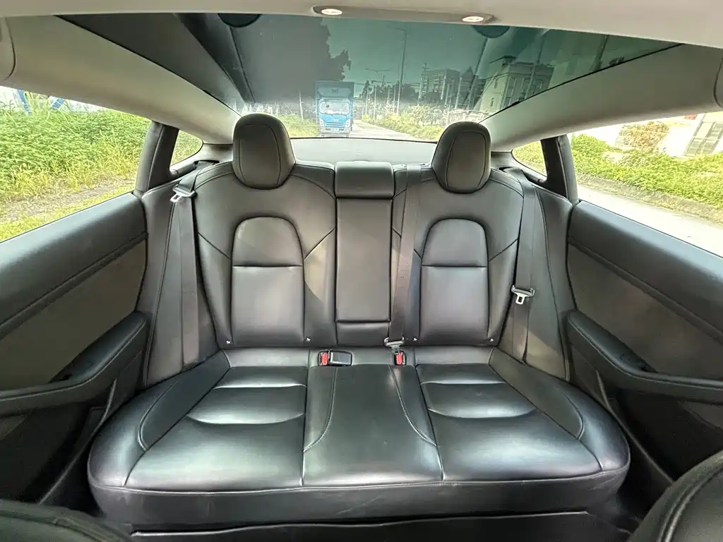 Tesla Model 3 — миниатюра 17