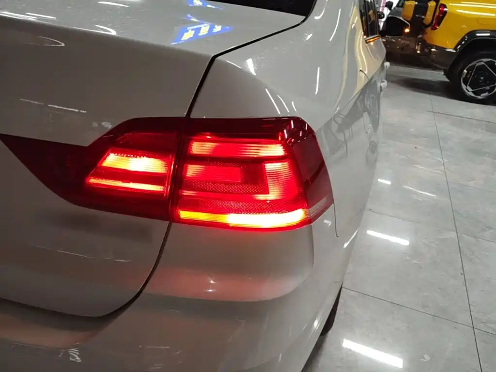Volkswagen Santana — миниатюра 8
