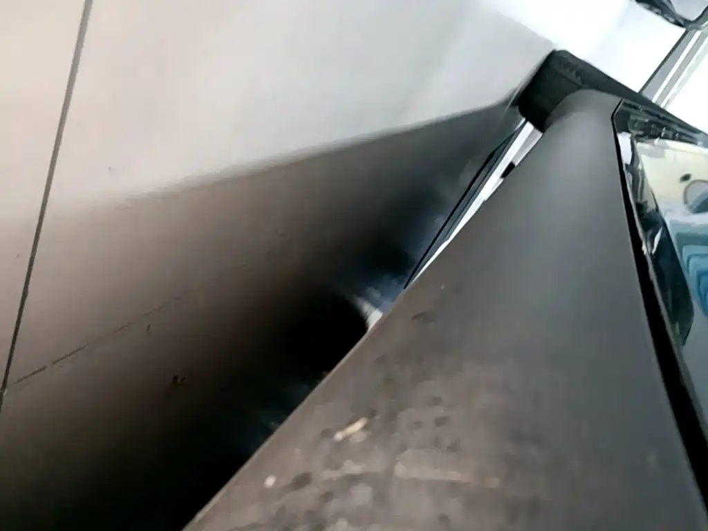 Tesla Model Y — миниатюра 21