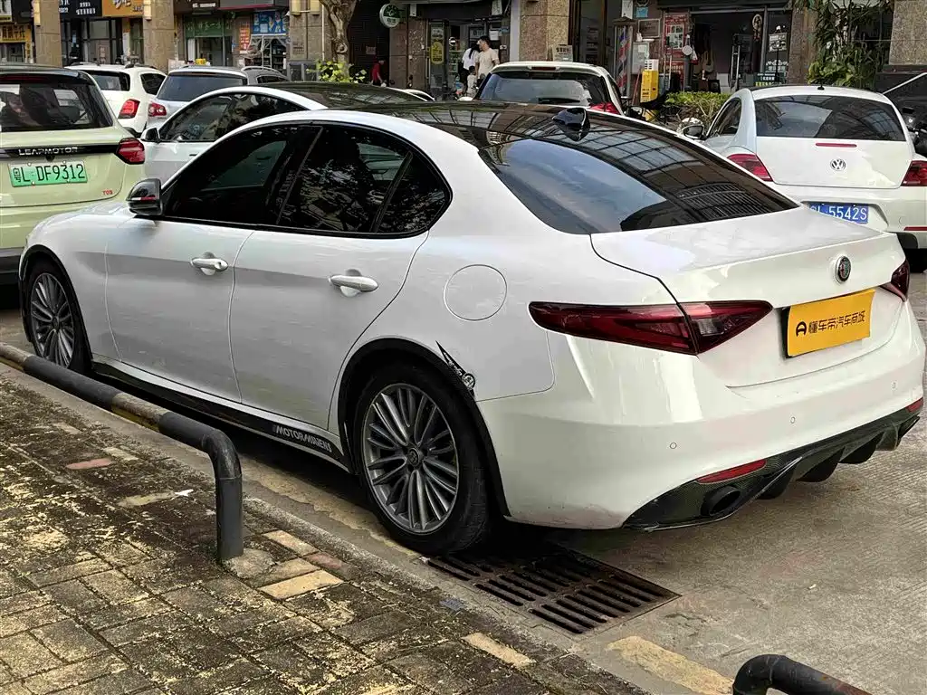 Alfa Romeo Giulia — миниатюра 4