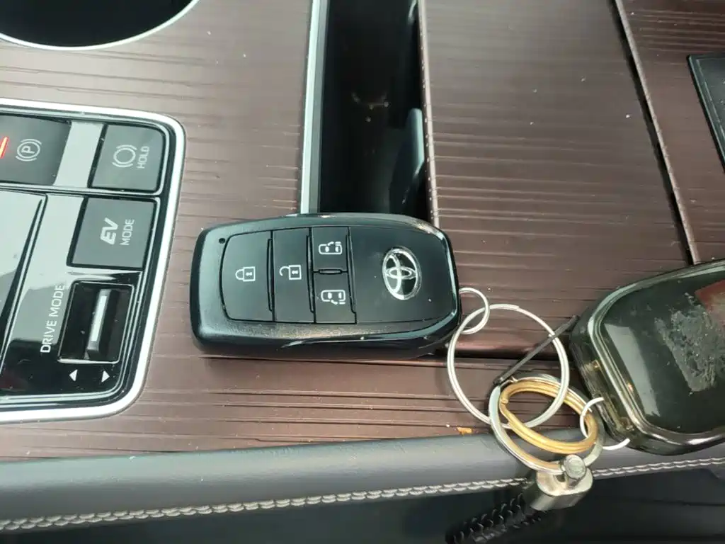 Toyota Granvia — миниатюра 9