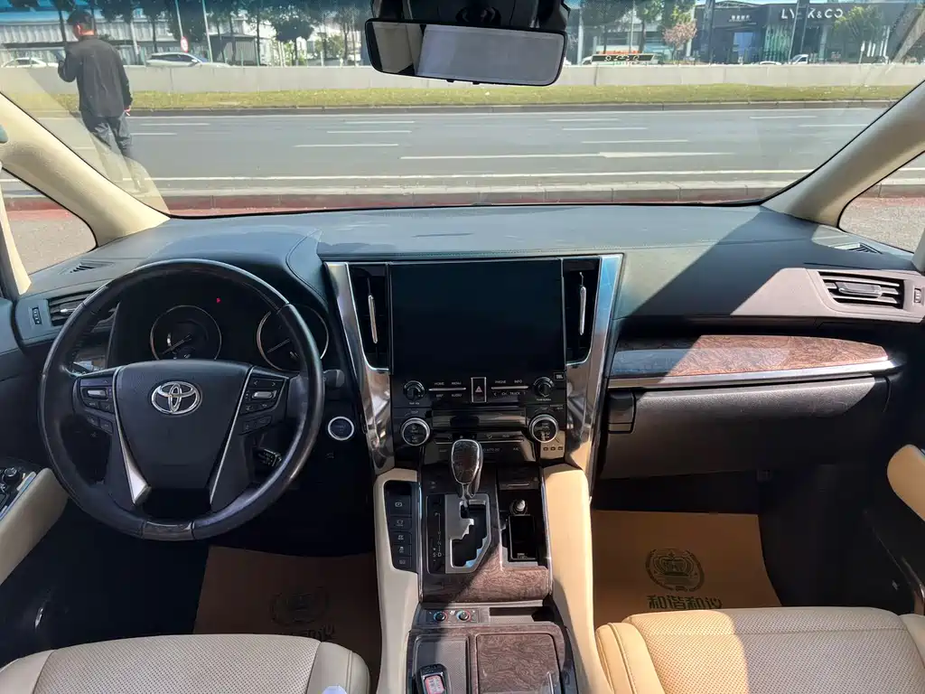 Toyota Vellfire 2020 2.5L HV Luxury