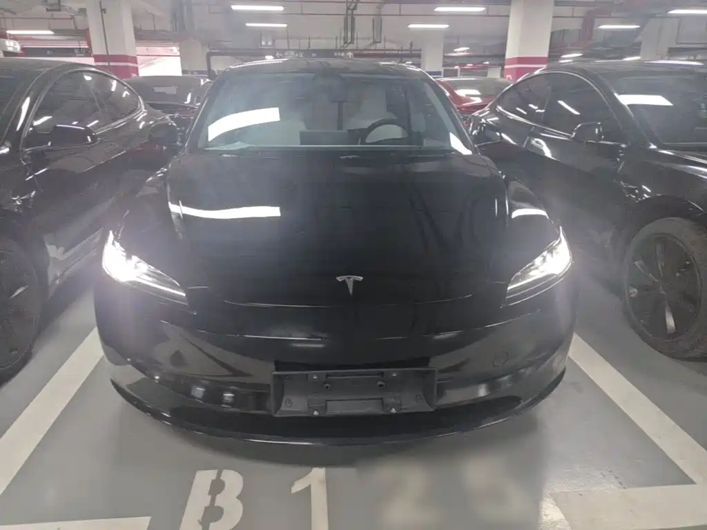 Tesla Model 3 — миниатюра 3