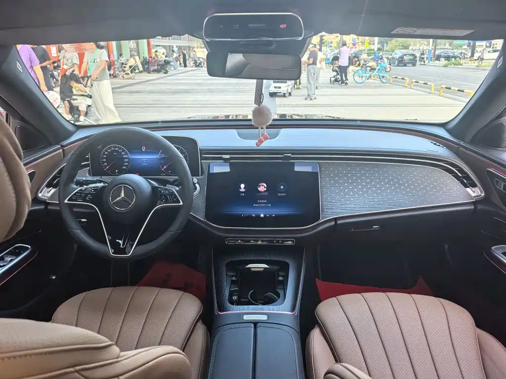 Mercedes-Benz E-Class — миниатюра 6