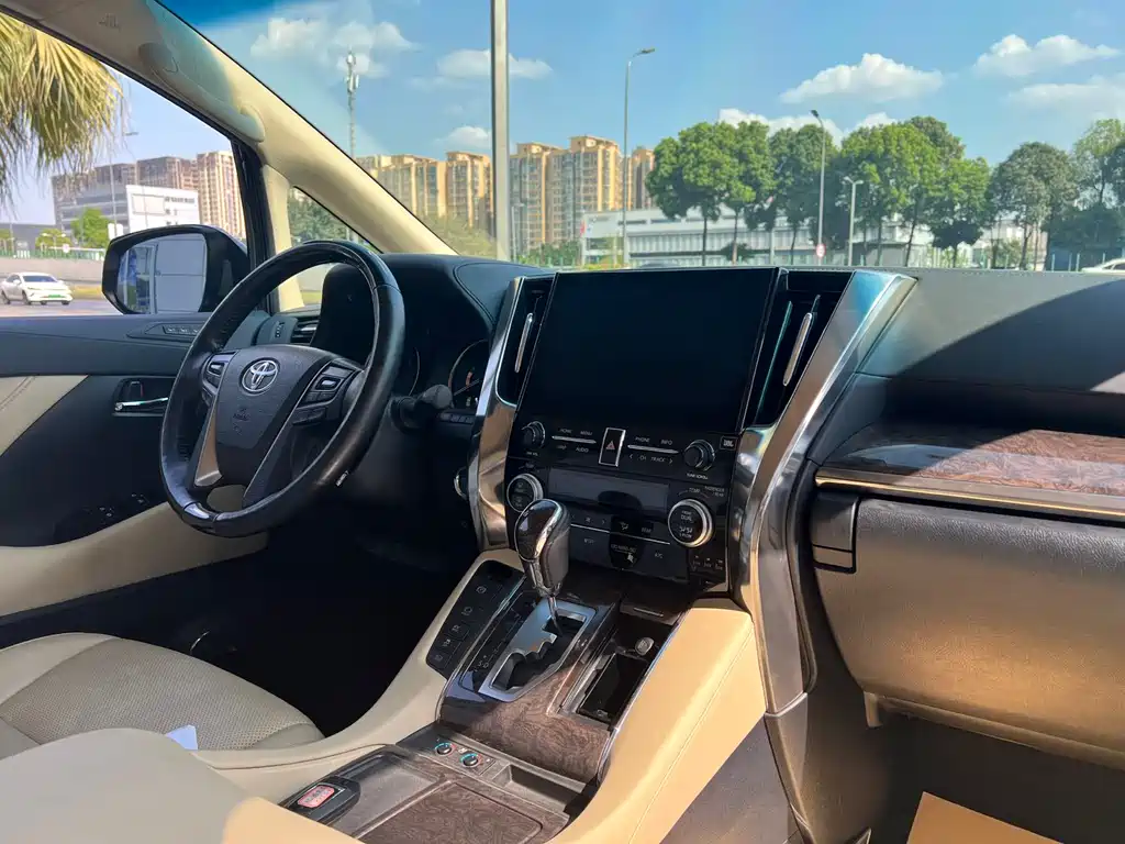 Toyota Vellfire 2020 2.5L HV Luxury