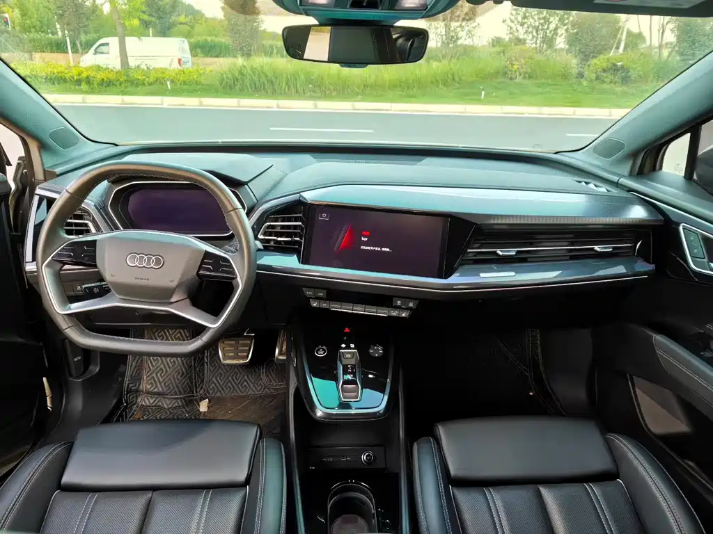 Audi Q4 e-tron — миниатюра 5
