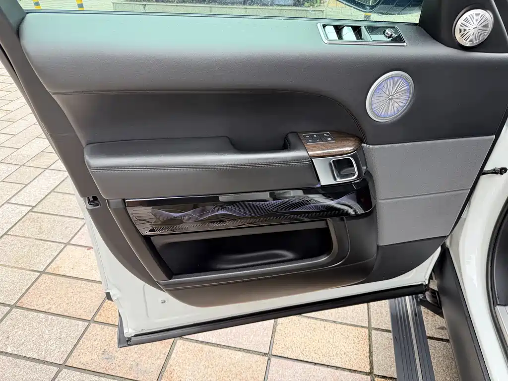 Land Rover Sport PHEV — миниатюра 12