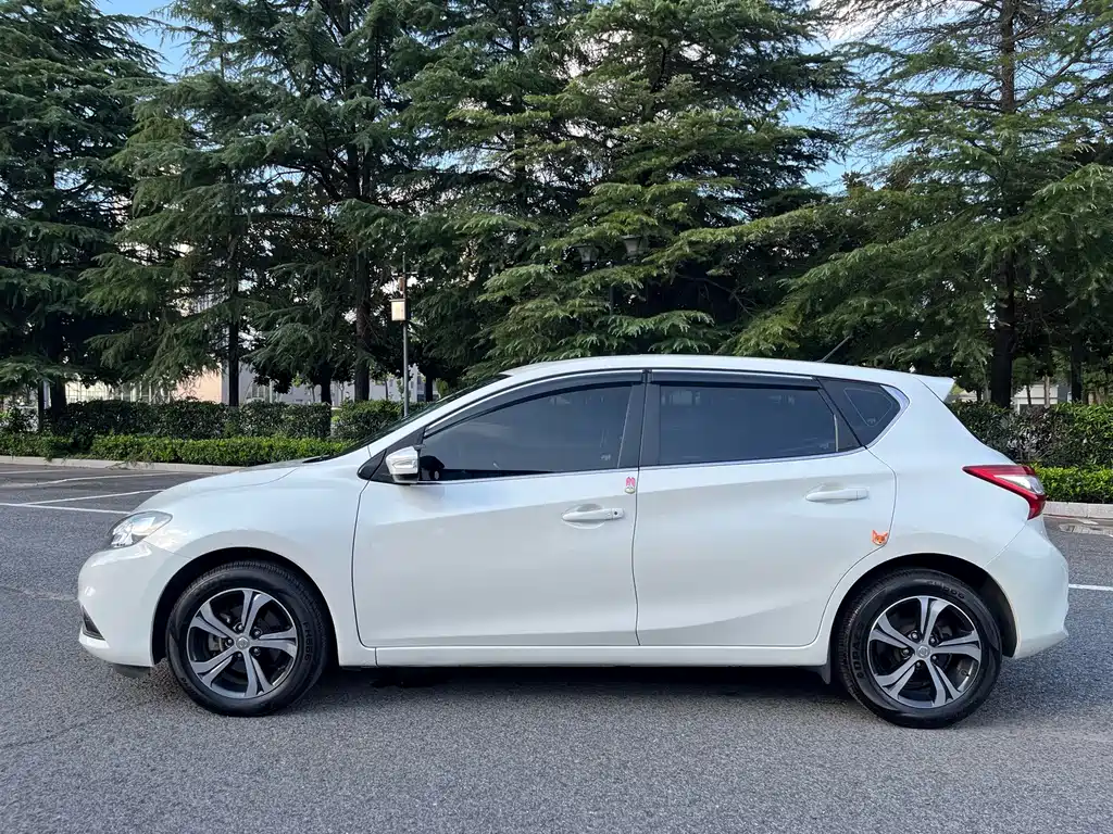 Nissan Tiida — миниатюра 6