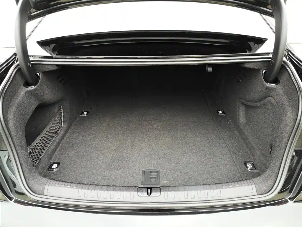 Audi A6L id 4515324 из Китая 14