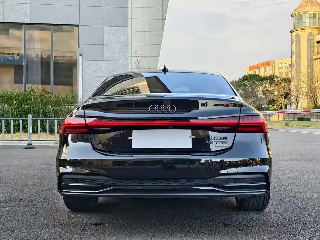 Audi A7L — миниатюра 8