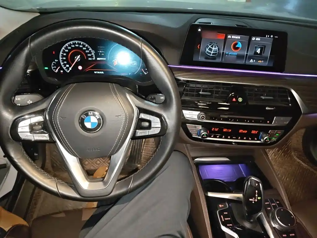 BMW 5 Series New Energy — миниатюра 10