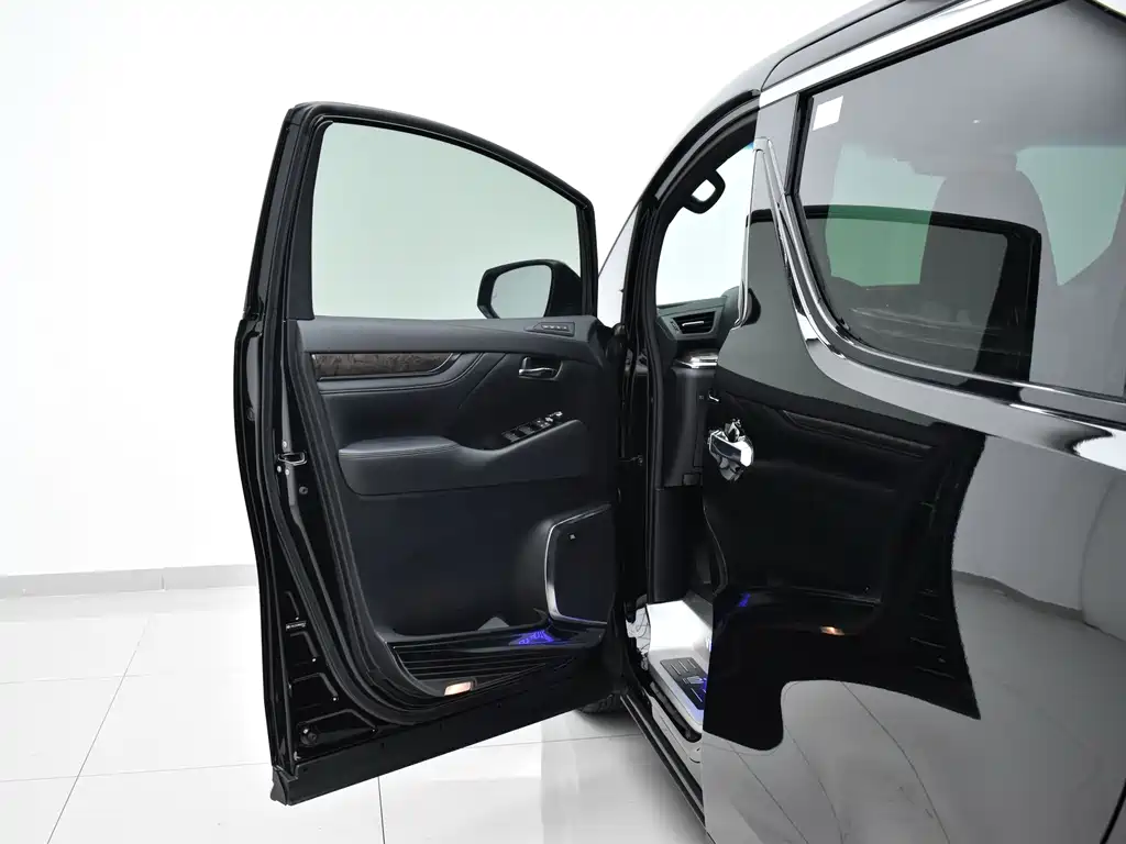Toyota Vellfire — миниатюра 24