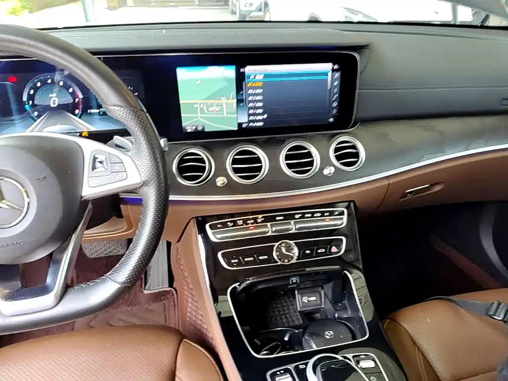 Mercedes-Benz E-Class — миниатюра 13