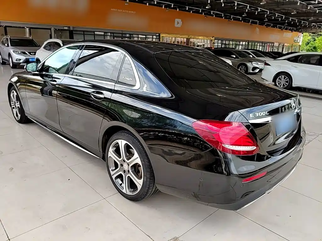 Mercedes-Benz E-Class — миниатюра 5