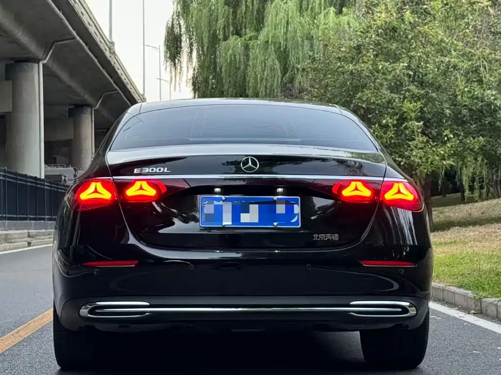 Mercedes-Benz E-Class — миниатюра 10