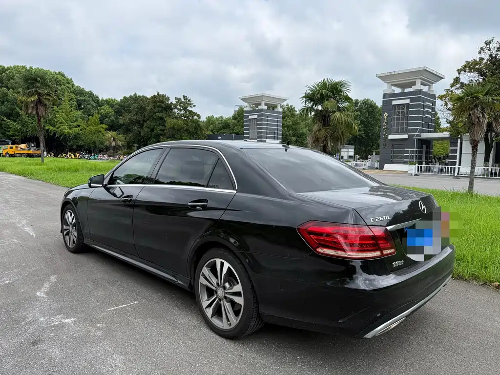 Mercedes-Benz E-Class — миниатюра 3