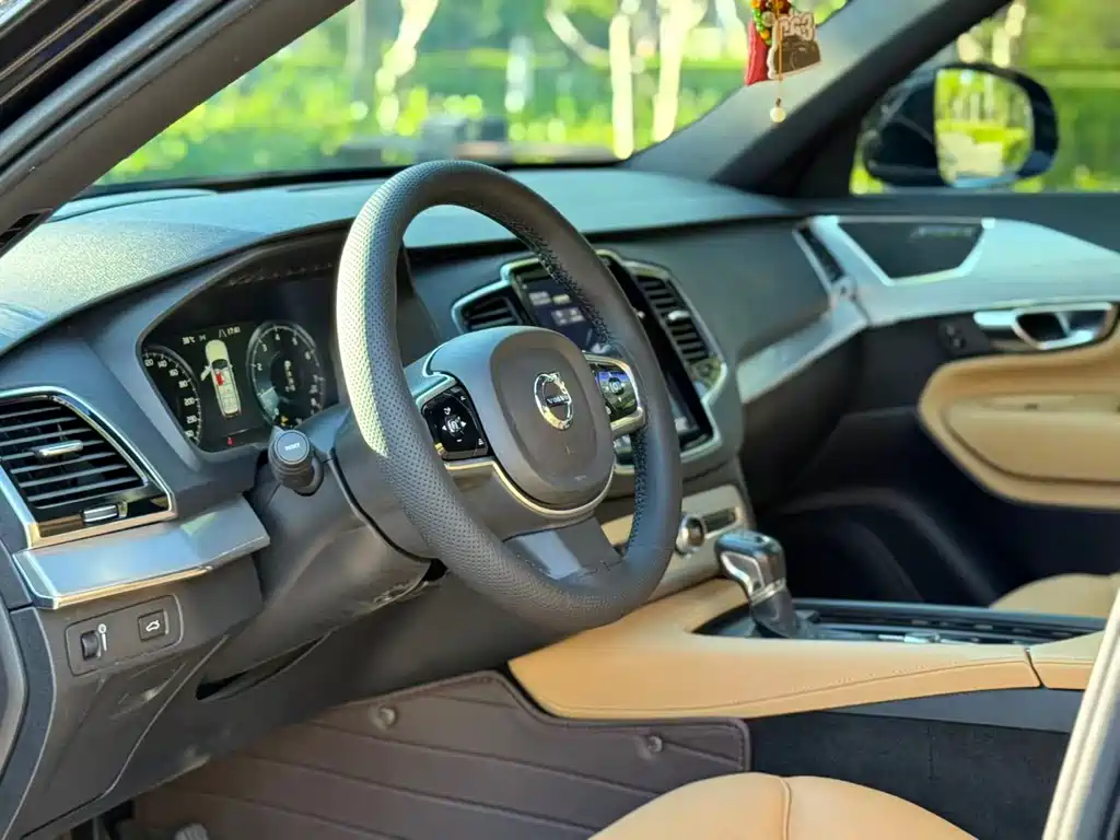 Volvo XC90 — миниатюра 11