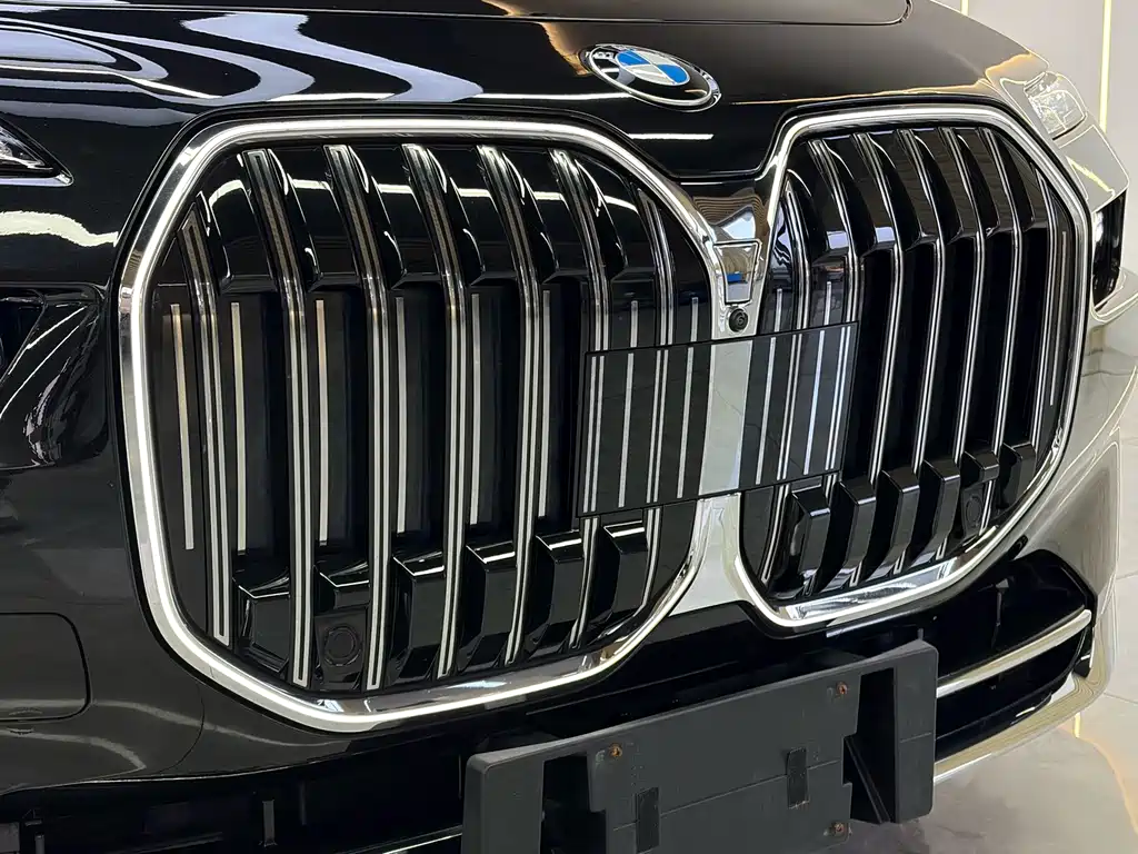 BMW 7 Series — миниатюра 8