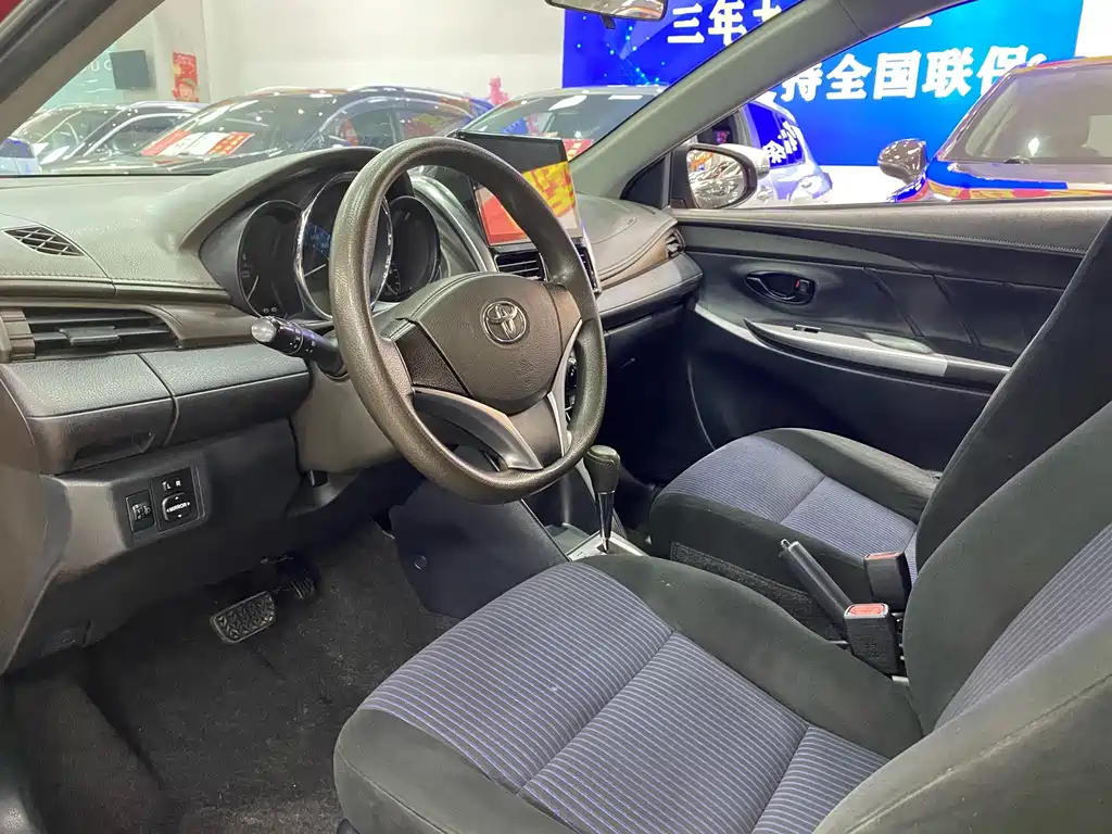 Toyota Yaris L — миниатюра 3