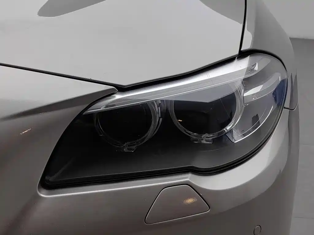 BMW 5 Series — миниатюра 7