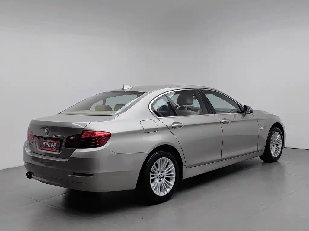 BMW 5 Series — миниатюра 2