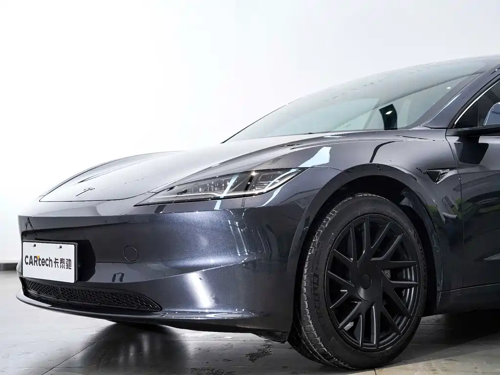 Tesla Model 3 — миниатюра 18
