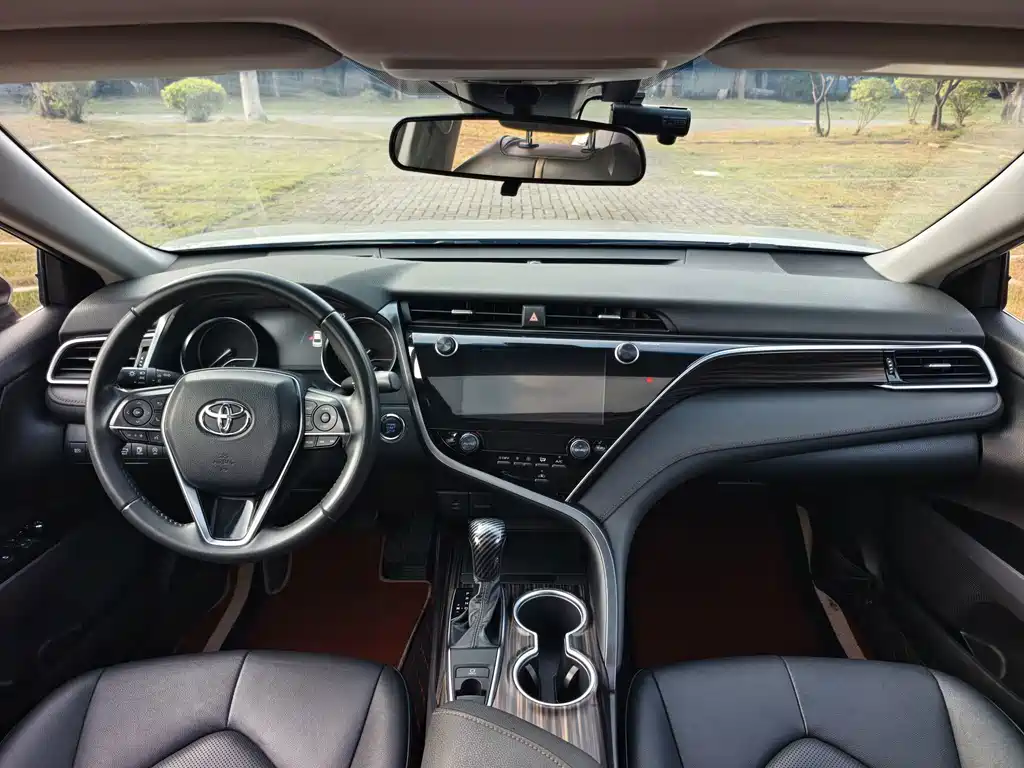 Toyota Camry — миниатюра 6