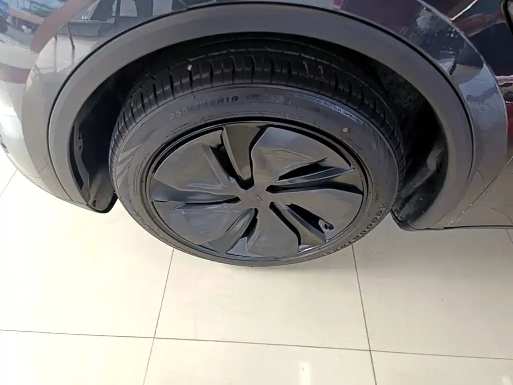 Tesla Model Y — миниатюра 23