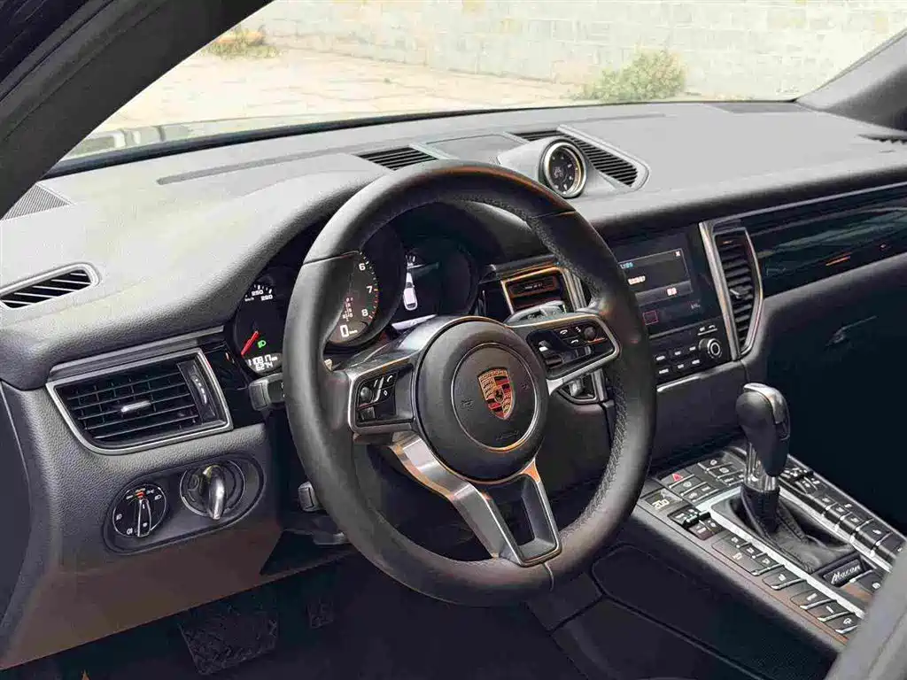 Porsche Macan — миниатюра 6