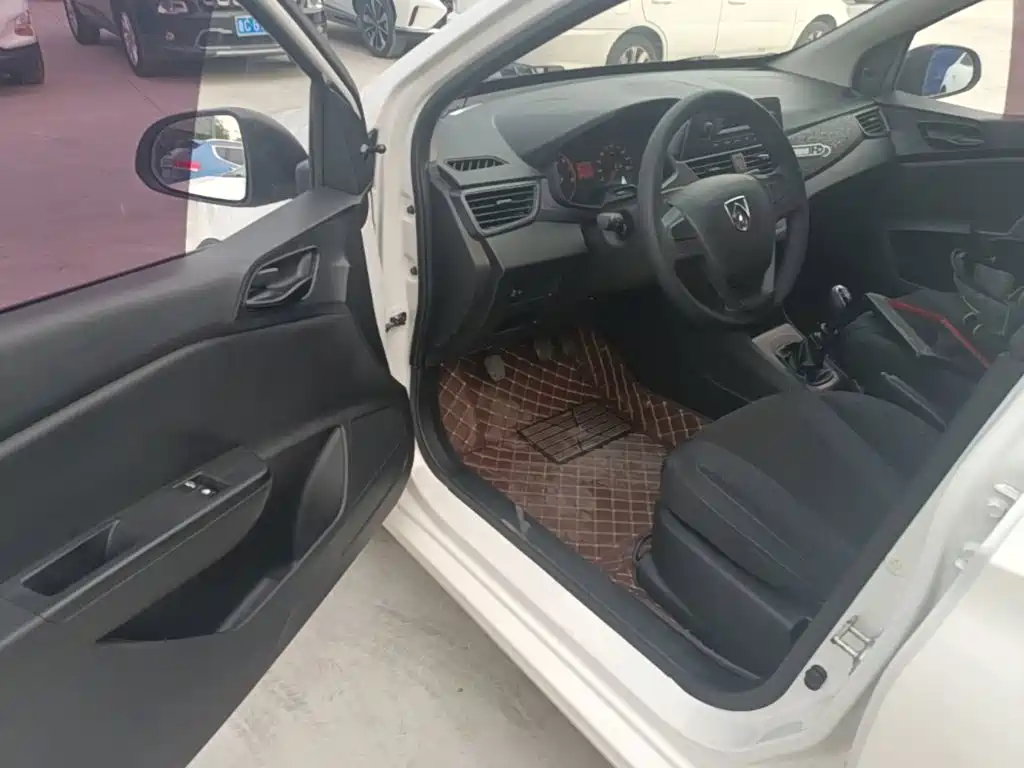 Baojun 310W — миниатюра 16