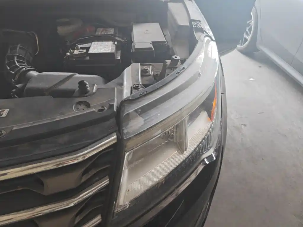 Ford Explorer (Import) — миниатюра 21