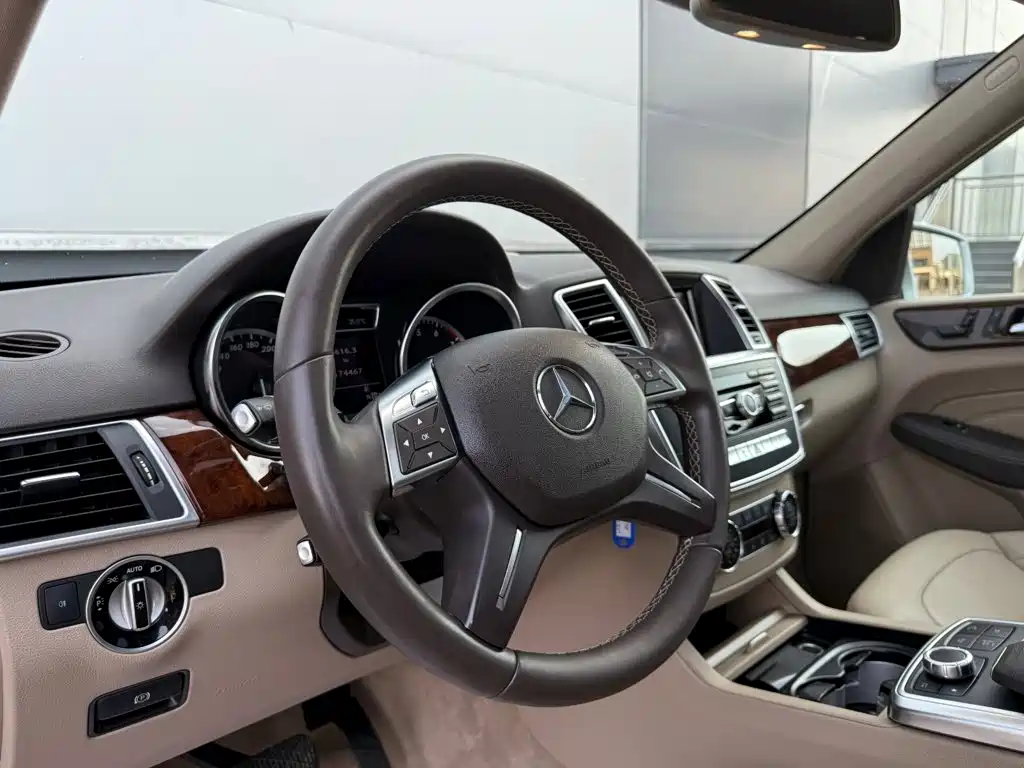 Mercedes-Benz M-Class — миниатюра 16