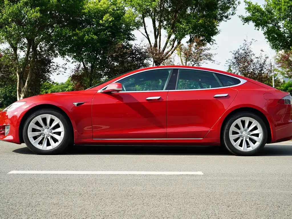 Tesla Model S — миниатюра 3