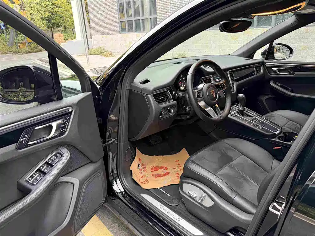 Porsche Macan — миниатюра 5