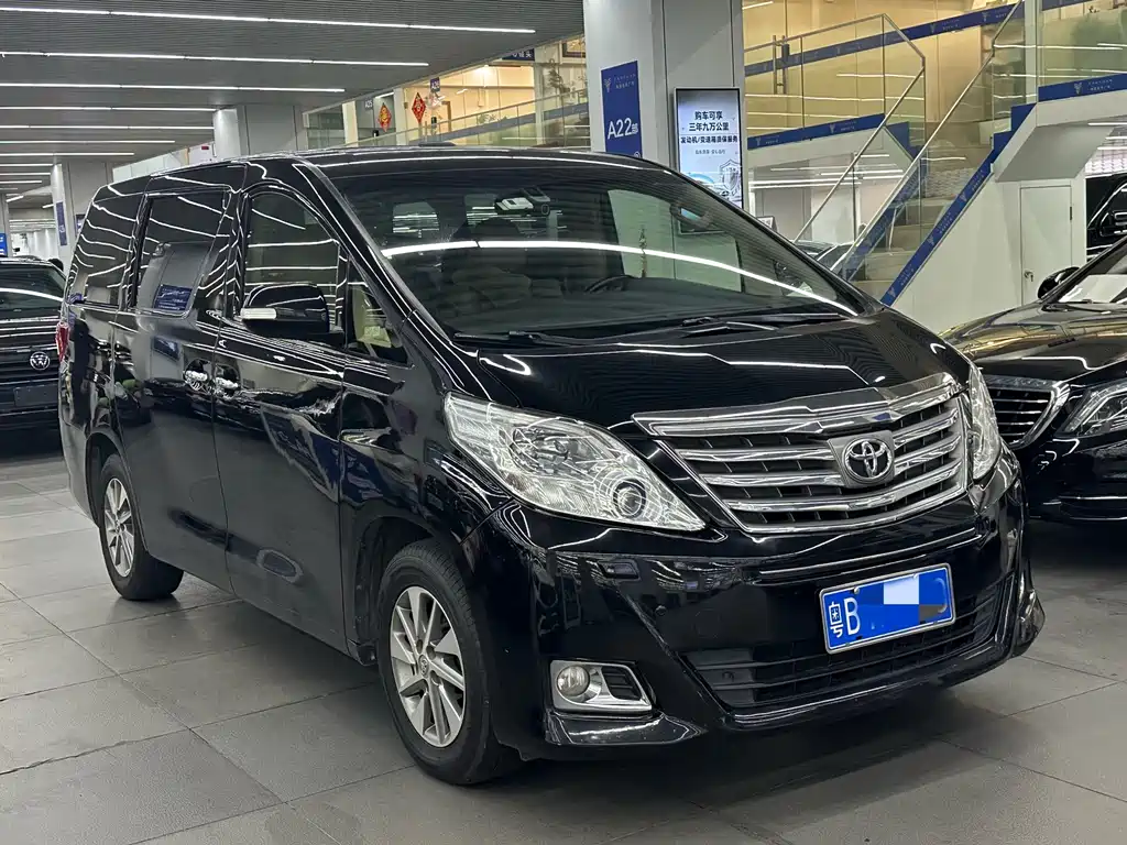 Toyota Alphard — миниатюра 3