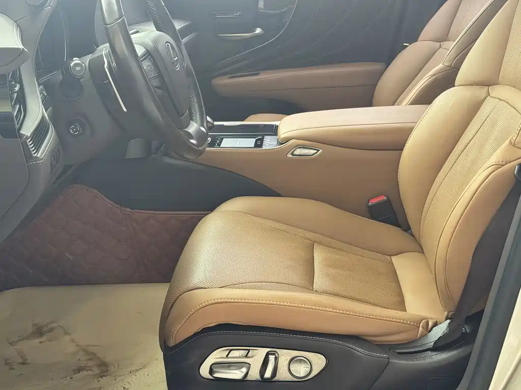 Lexus LS — миниатюра 14