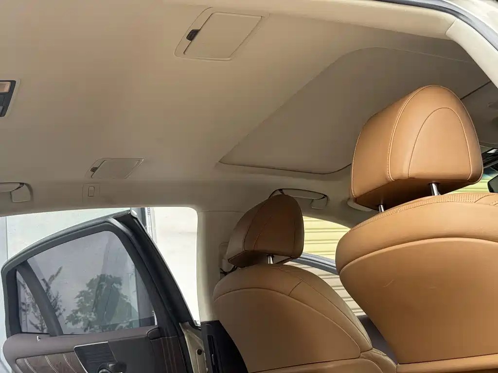 Lexus LS — миниатюра 23